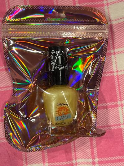 Sally Hansen Miracle Gel Camp nail polish "Catching Fireflies"