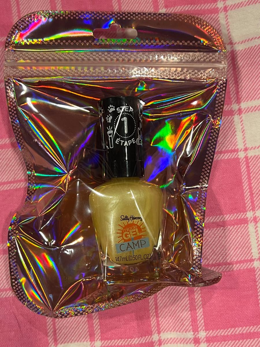 Sally Hansen Miracle Gel Camp nail polish "Catching Fireflies"