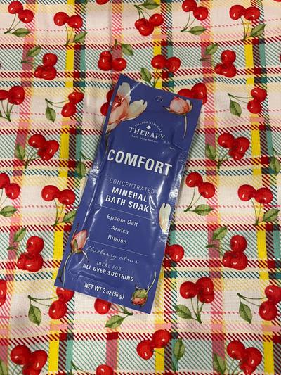 Village Naturals Therapy Comfort Mineral Bath Soak Blueberry Citrus 2oz
