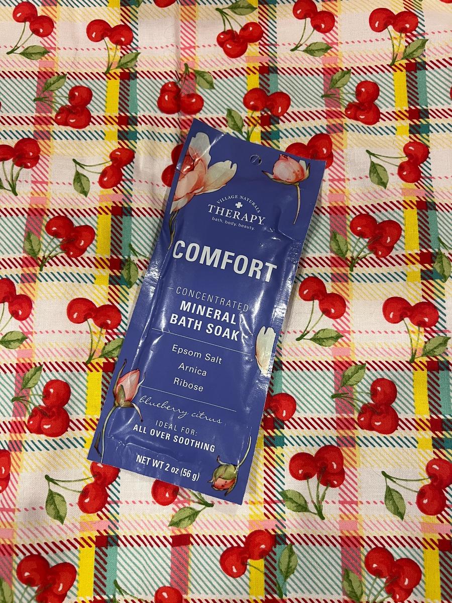 Village Naturals Therapy Comfort Mineral Bath Soak Blueberry Citrus 2oz
