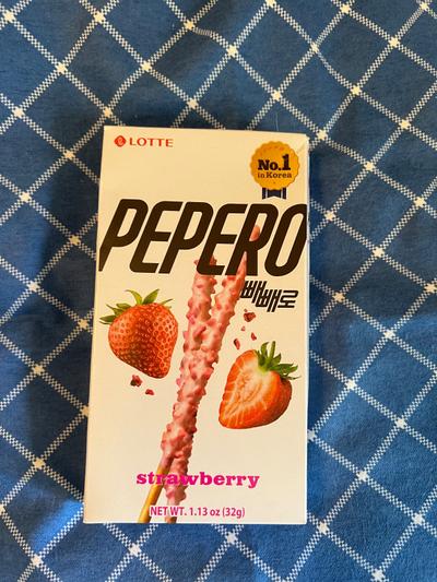 Lotte Pepero Strawberry Biscuit Sticks