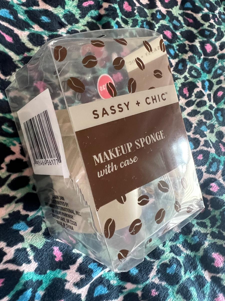 Sassy + Chic Makeup Sponge with Case Coffee Bean