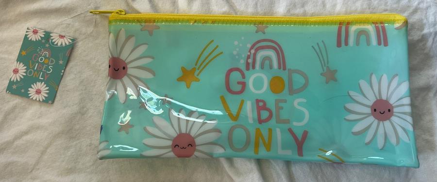 Good Vibes Only Daisy Pouch