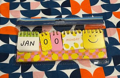 Jot Perpetual Daily Flip Calendar with Stand Lemon Smiley