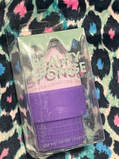 Beauty Sponge with Ice Cream Cone Stand