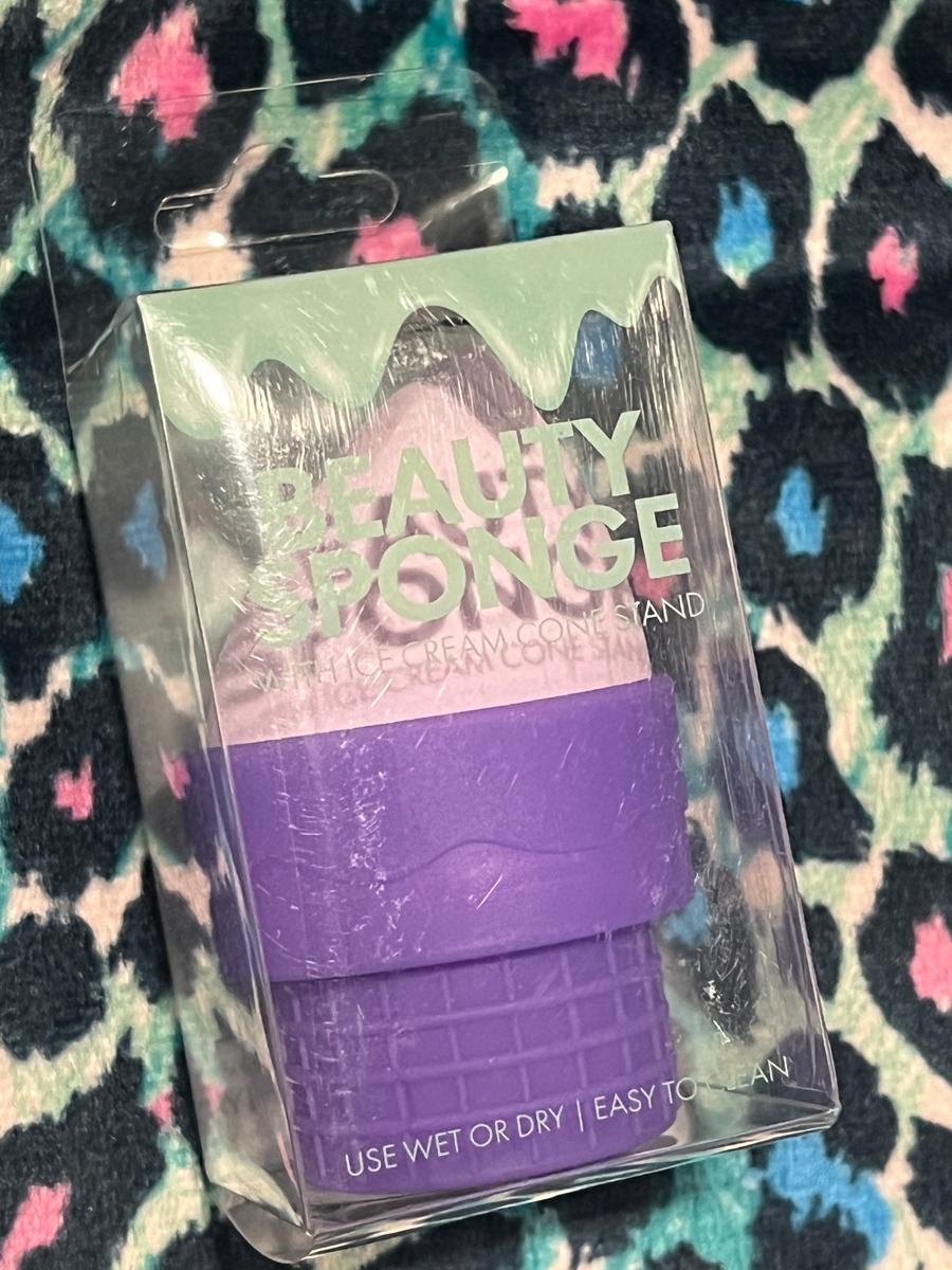 Beauty Sponge with Ice Cream Cone Stand