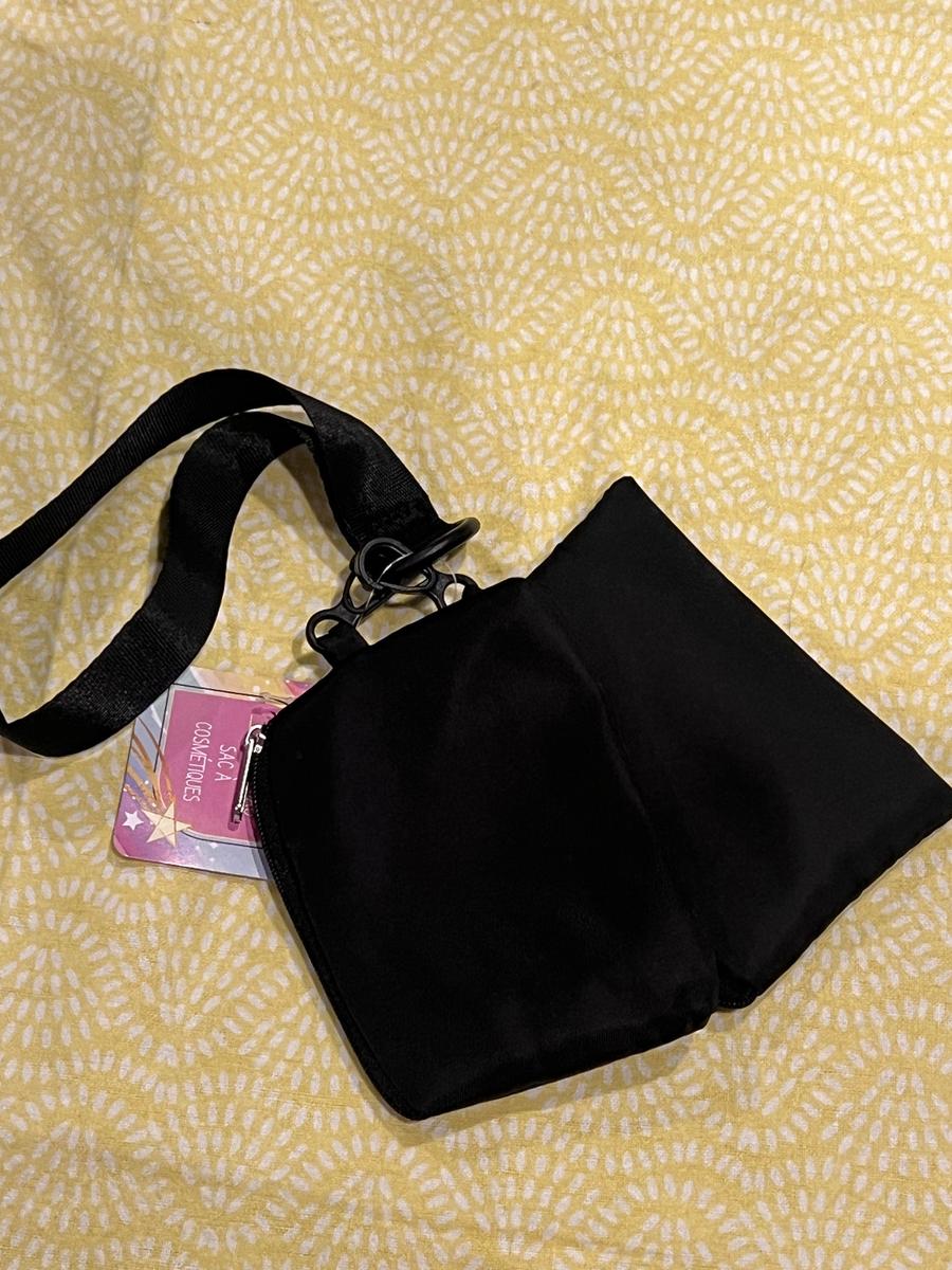LuLu Dupe/ Black Wristlet