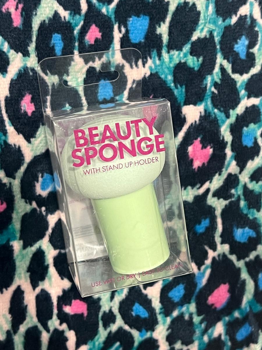 Beauty Sponge with Stand Up Holder
