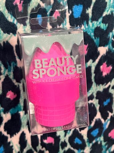 Beauty Sponge with Ice Cream Cone Stand
