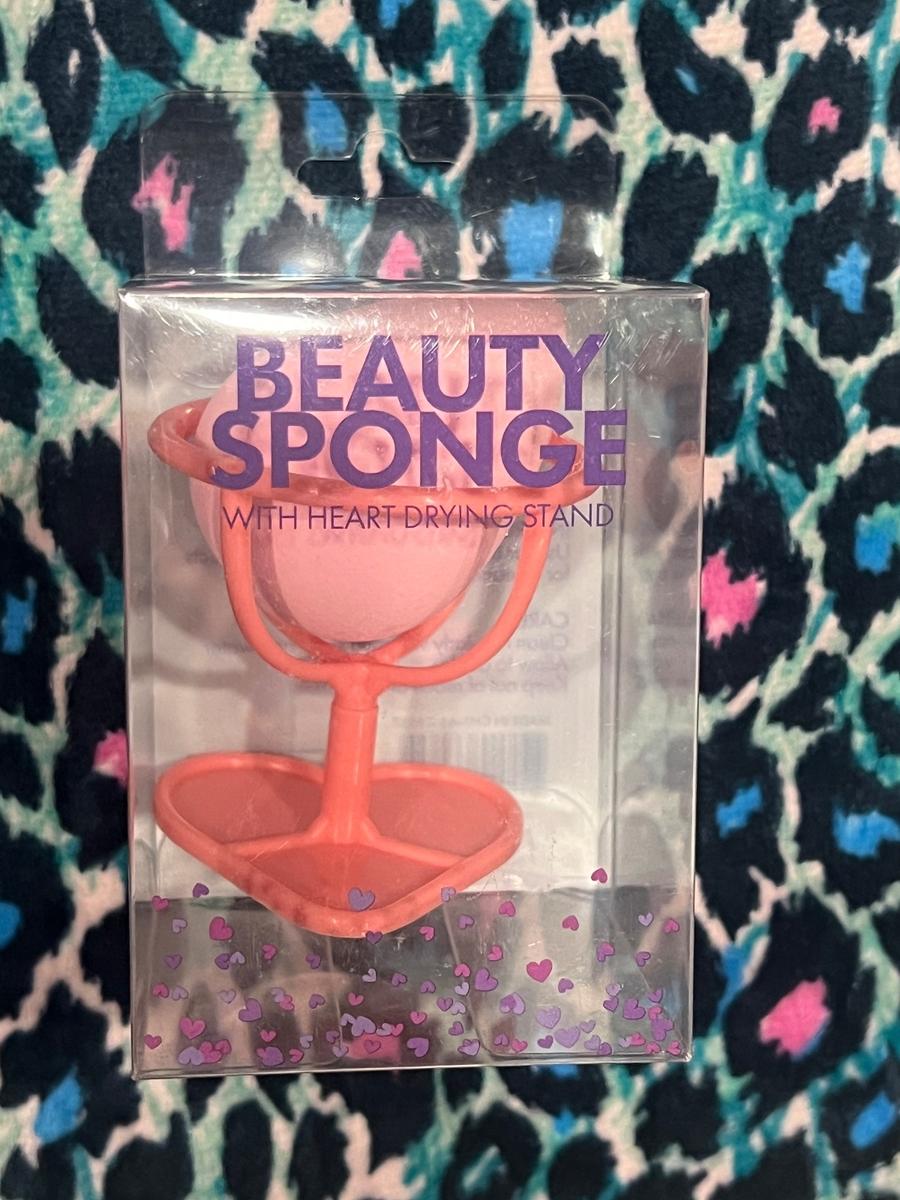 Beauty Sponge with Heart Drying Stand