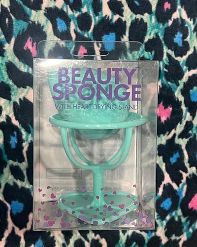 Beauty Sponge with Heart Drying Stand teal