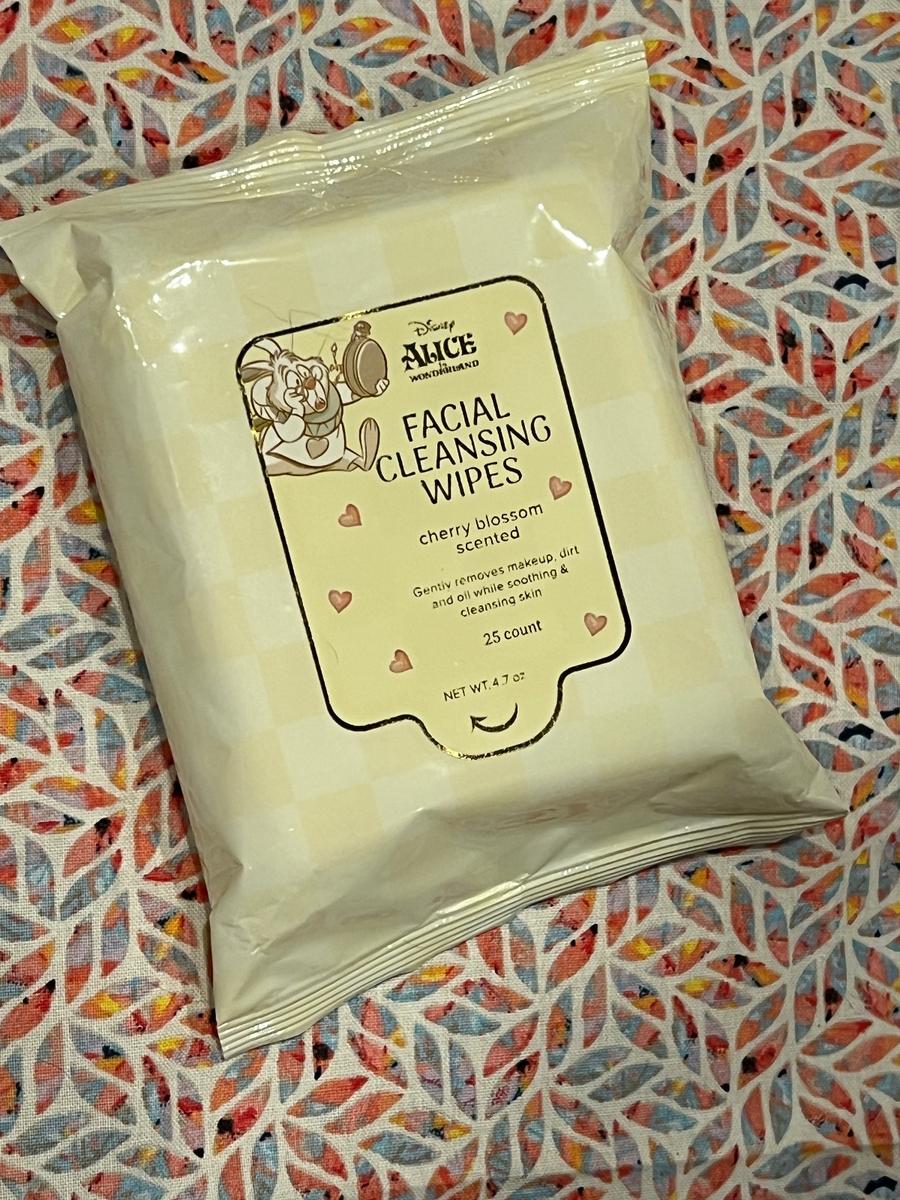 Disney Alice in Wonderland Facial Cleansing Wipes / Cherry Blossom 25ct