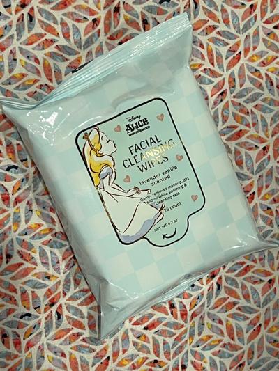 Disney Alice in Wonderland Facial Cleansing Wipes / Lavender Vanilla 25ct