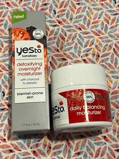 Yes To Tomatoes Moisturizer Duo – Overnight Detox & Daily Balancing
