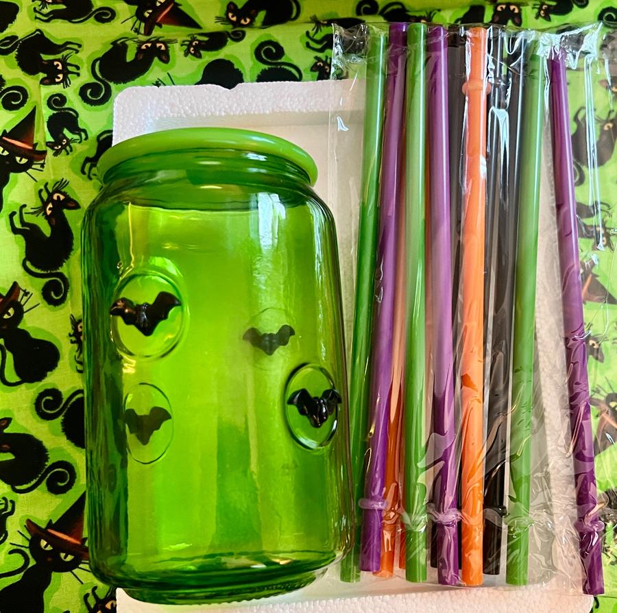 Halloween /Green Bat Glass with Lid & Colorful Straw
